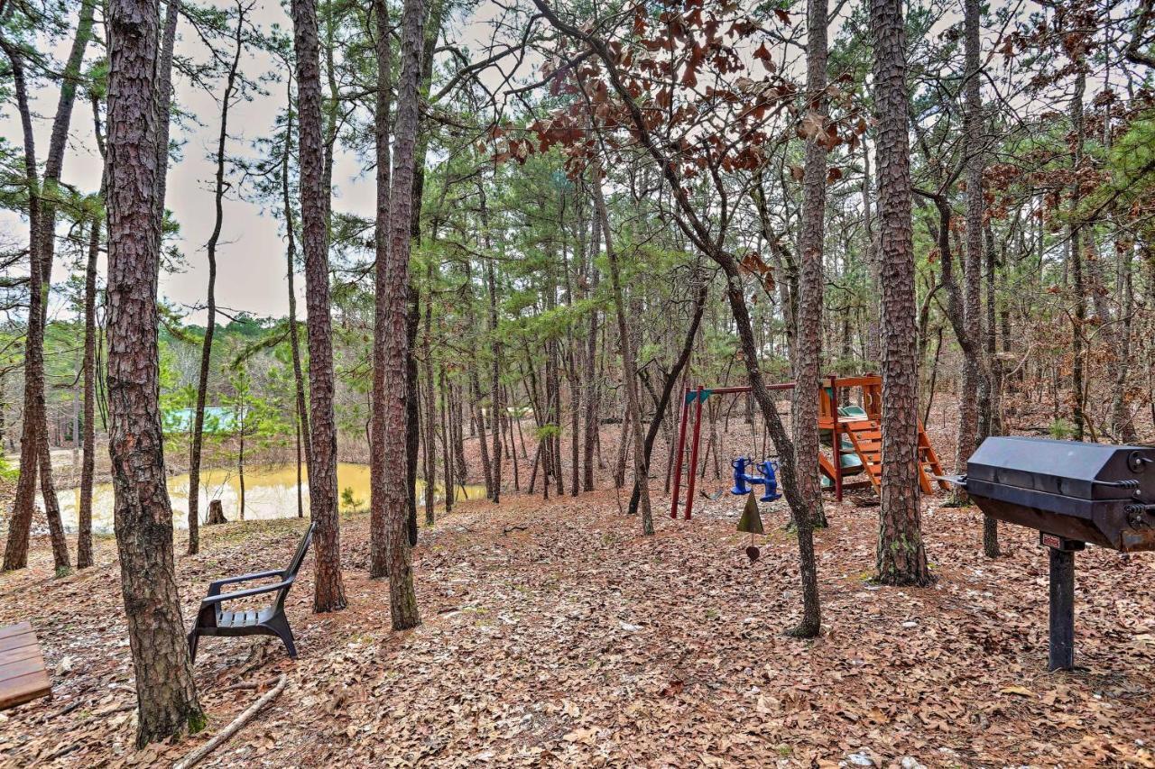 Broken Bow Log Cabin With Fire Pit, Pond, And Deck! Exterior photo