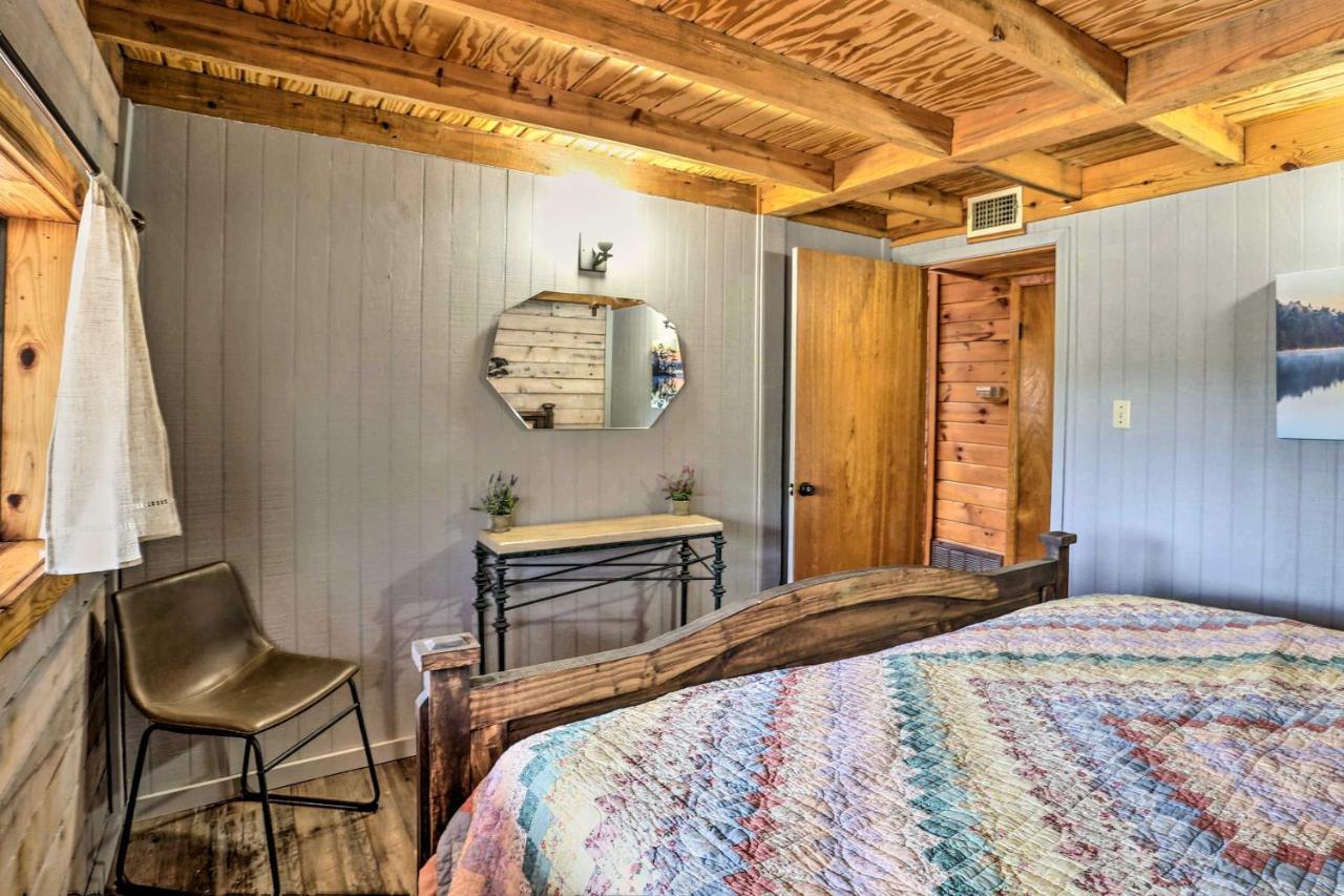 Broken Bow Log Cabin With Fire Pit, Pond, And Deck! Exterior photo
